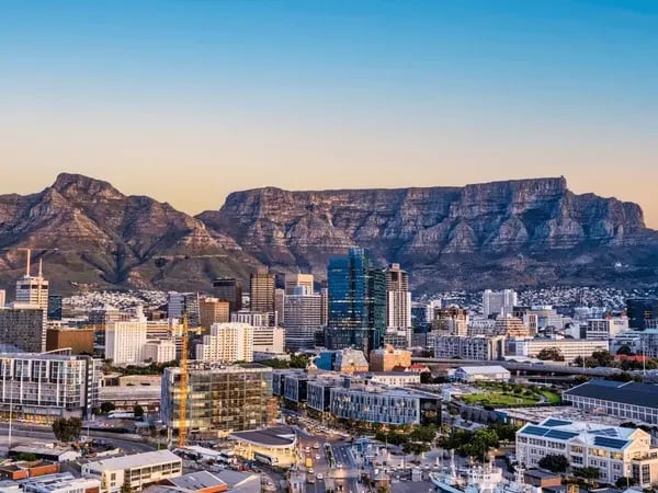 cape-town-city-cbd-table-600nw-2337902495